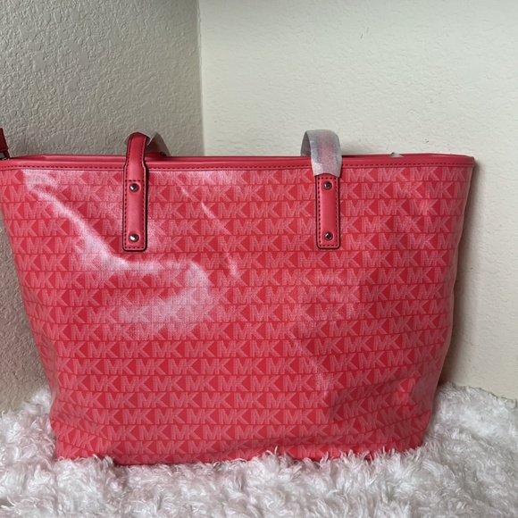 Michael Kors Carter Tote - Picture 2 of 7